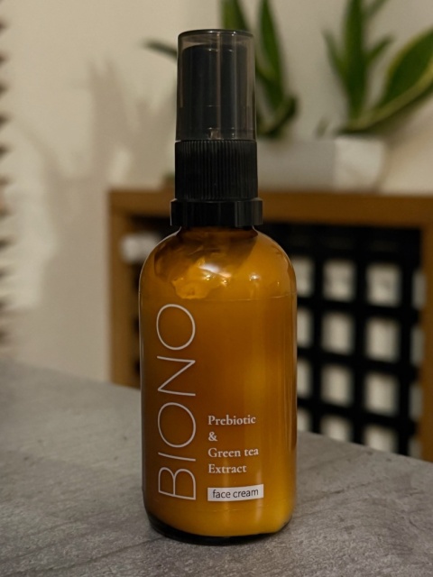 Przeciwtrądzikowy krem do twarzy z prebiotykami i ekstraktem z zielonej herbaty