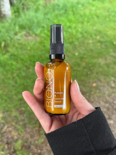 Przeciwtrądzikowy krem do twarzy z prebiotykami i ekstraktem z zielonej herbaty