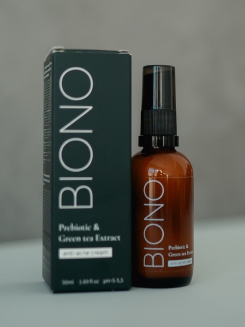 Przeciwtrądzikowy krem do twarzy z prebiotykami i ekstraktem z zielonej herbaty